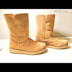 Ugg Amie boots size youth 4 mid calf